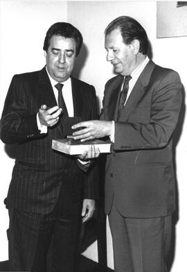 Ministro Ricardo Lagos recibe condecoración durante visita a Venezuela