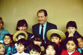 Ricardo Lagos Junto a Niños