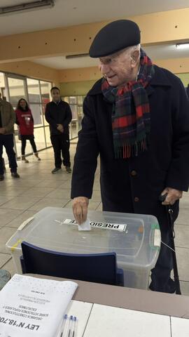 Ricardo Lagos vota en elecciones primarias 2025
