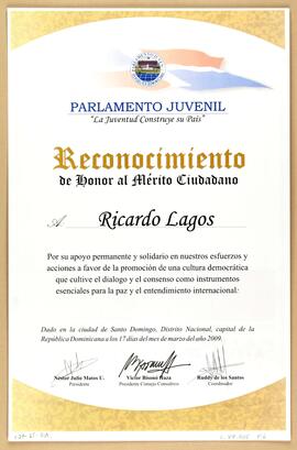 Diploma con el que el Parlamento Juvenil de la República Dominicana otorga a Ricardo Lagos el Hon...