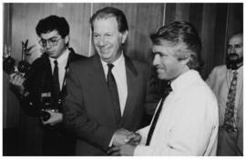 Recibe Saludo de Roberto Bravo