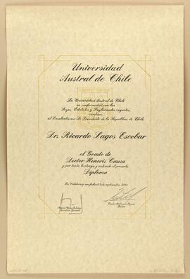 Diploma Doctor Honoris Causa otorgado por la Universidad Austral de Chile al Presidente Ricardo L...