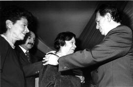 Ministro Ricardo Lagos recibe condecoración durante visita a Venezuela