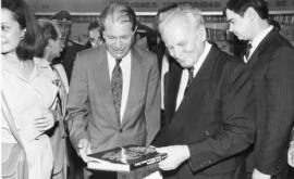 Visita de Presidente de Hungría Arpar Gonoz a Feria del Libro