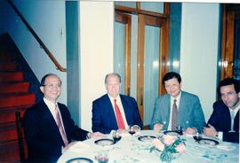 Ministro Ricardo Lagos participa en cena