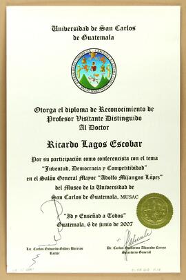 Diploma de reconocimiento de profesor visitante distinguido otorgado por la Universidad de San Ca...