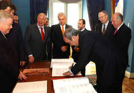 Ministros de Estado Firman Constitución Política de Chile 2005