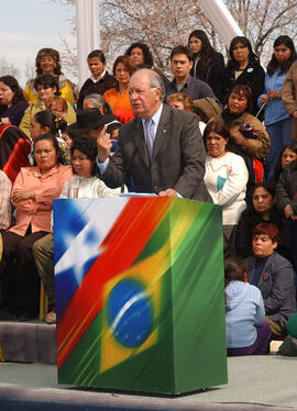Encuentro con participantes programa Puente junto al Presidente de Brasil