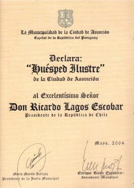 Diploma con el que se declara al Presidente Ricardo Lagos Huésped Ilustre de la ciudad de Asunción