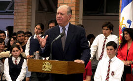 Inauguración de escuela F 1046, Canadá, Nacimiento