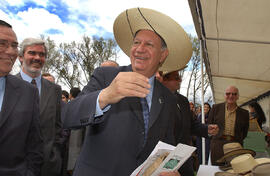 Entrega de Bonos Agricolas en Paine