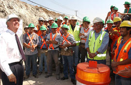 Visita del Presidente de la República a obras del colector de aguas lluvias Panamericana Norte