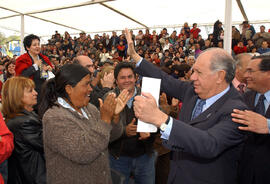 Entrega de Bonos Agricolas en Paine