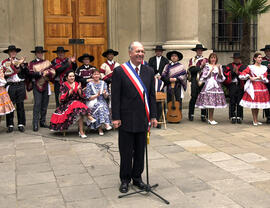 Saludo a chilenos residentes en el exterior con motivo de Fiestas Patria