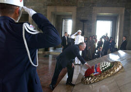 Ofrenda Floral tumba de Ataturk