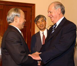 El Presidente Ricardo Lagos, en visita a Vietnam