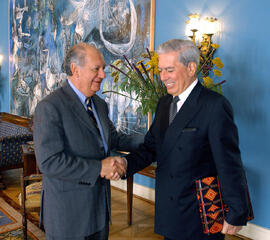Reunión con el escritor Mario Vargas Llosa