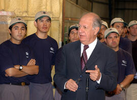 Presidente Lagos Visita Empresa Tonelería Nacional