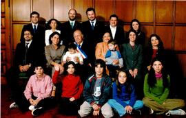 Fotografía oficial de la familia del Presidente de la República en Cerro Castillo