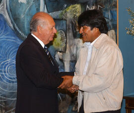 Fotografía y Saludo del Presidente de la República con Presidente de Bolivia