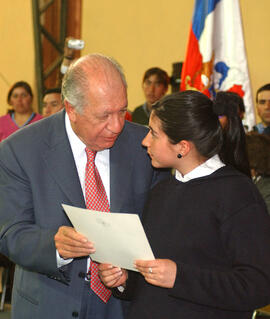 Entrega Becas Liceo Para Todos y Subsidios del Fondo Solidario Concursable Para la Vivienda