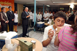 Inicio de Campaña de Vacunación Antiinfluenza 2004