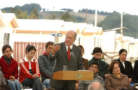 Inauguración del conjunto habitacional Villa Los Alcaldes y entrega de títulos de dominio, Fresia