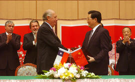 Firma de Tratado de Libre Comercio con China y Punto de Prensa