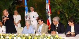 Firma acuerdo de educación - Rep. Dominicana