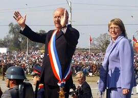 Presidente Lagos Asiste a Parada Militar 2004