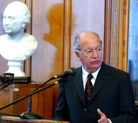 Título Doctor Honoris Causa de Universidad Lomonosov de Moscú