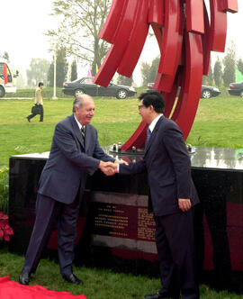 Inauguración de Escultura de Sergio Castillo