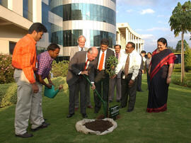 Presidente Ricardo Lagos Visita Instalaciones de INFOSYS