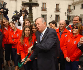 Presidente Lagos Junto a Seleccionadas de Hockey Patín