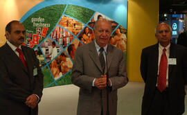 Presidente de la República Ricardo Lagos visita TATA Show Room