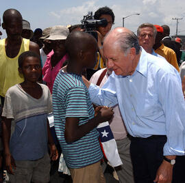 Presidente Ricardo Lagos Entrega Ayuda Humanitaria