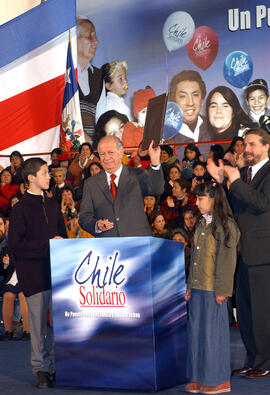 Promulgación de la Ley Chile Solidario