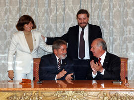 Firma de Documentos y Conferencia de Prensa Conjunta