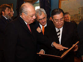 Ministros de Estado Firman Constitución Política de Chile 2005