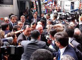 Presidente Lagos Llega a la Casa de Gobierno de Uruguay