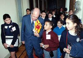 Recibe a Niños Ganadores Concurso Chile del Bicentenario