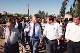 Visita a jóvenes del Proyecto Mediaguas en el 2000