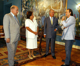 El Presidente Ricardo Lagos recibe a Joan Manuel Serrat