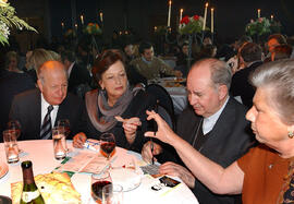 Cena de Pan y Vino organizada por el Hogar de Cristo