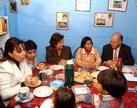 Presidente de la República Visita a Paciente Auge