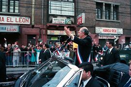 Mandatario finalizado el Mensaje Presidencial de 21 de mayo 2001. Fotografía