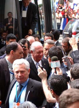 Presidente Lagos Llega a la Casa de Gobierno de Uruguay