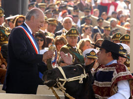 Presidente Lagos Asiste a Parada Militar 2004