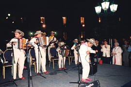 Presentación grupo folclórico de niños colombianos Vallenatos