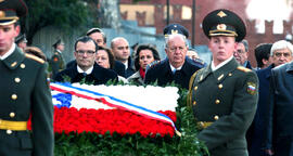 Ofrenda Floral ante el Soldado desconocido